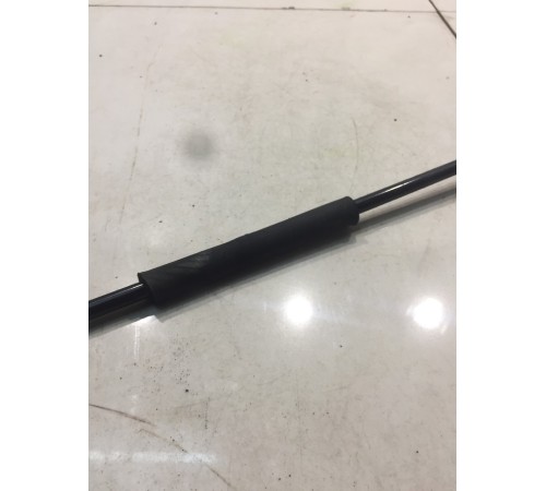 Держатель капота