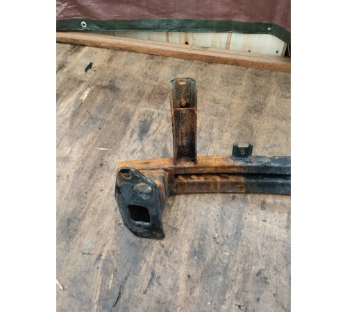 Усилитель переднего бампера