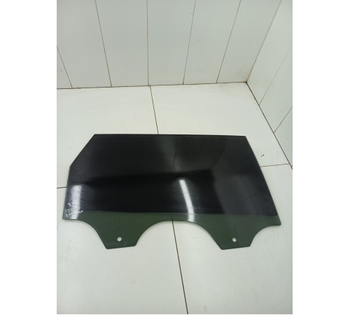 Стекло двери заднее правое