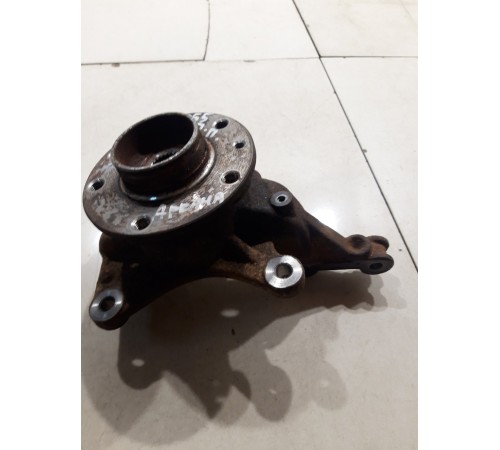 Кулак поворотный(передний правый)