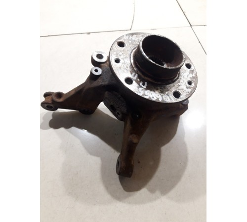 Кулак поворотный(передний правый)