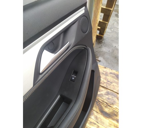 Обшивка двери задняя левая