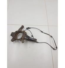 Кулак поворотный передний правый