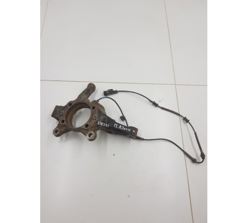 Кулак поворотный передний правый