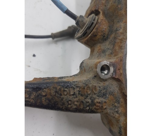 Кулак поворотный передний правый