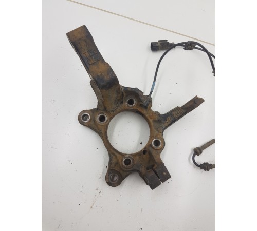 Кулак поворотный передний правый