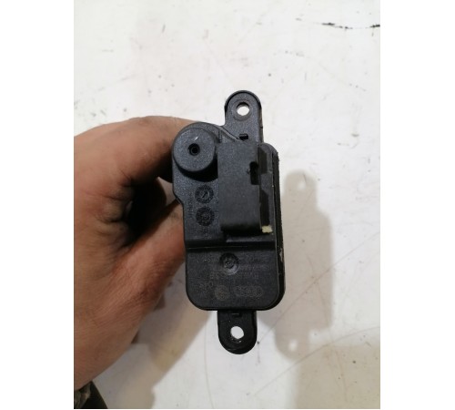 Актуатор лючка бензобака