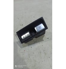 Кнопка стояночного тормоза/открывания багажника Кнопка стояночного тормоза/открывания багажника