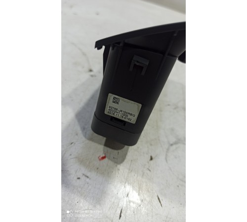 Кнопка стояночного тормоза/открывания багажника