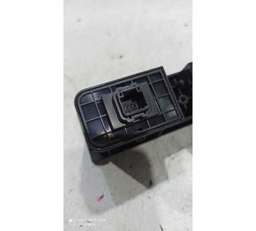 Кнопка стояночного тормоза/открывания багажника