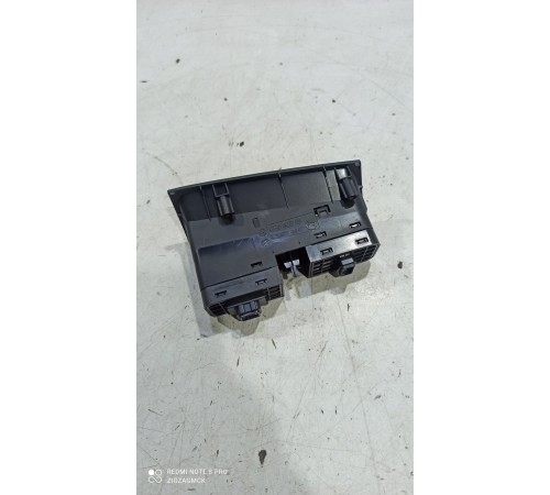 Кнопка стояночного тормоза/открывания багажника