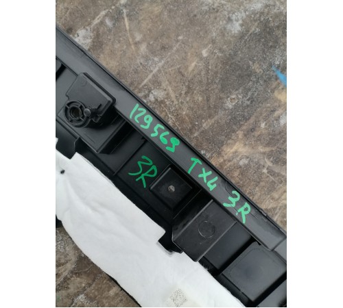 Обшивка пола багажника правая