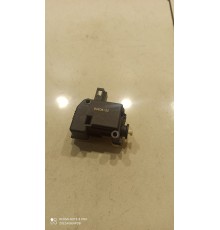 Фиксатор замка крышки багажника