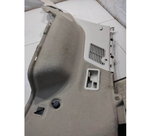 Обшивка багажника (задняя, правая)