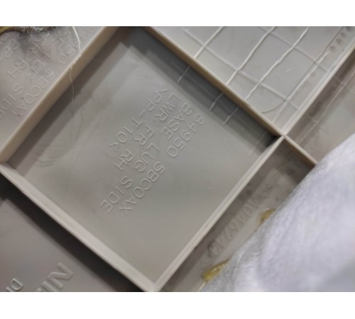 Обшивка багажника (задняя, правая)