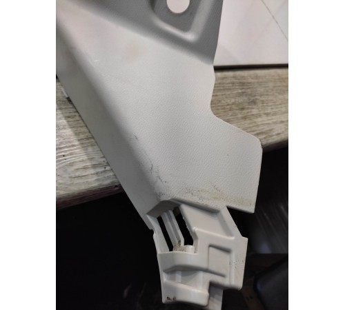 Обшивка багажника (задняя, правая)