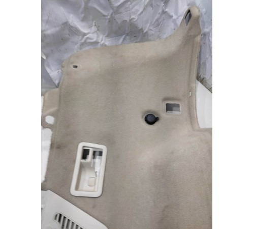 Обшивка багажника (задняя, правая)