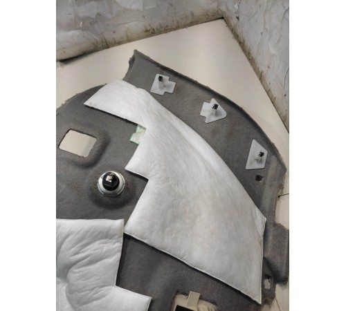 Обшивка багажника (задняя, правая)