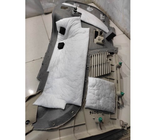 Обшивка багажника (задняя, правая)