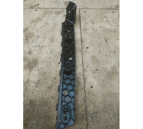 Кронштейн заднего бампера Правый