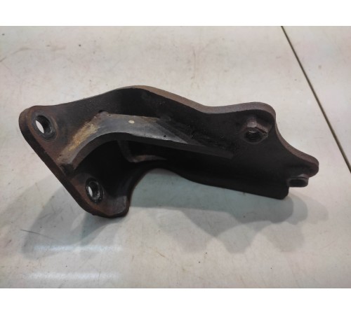 Кронштейн гофры глушителя