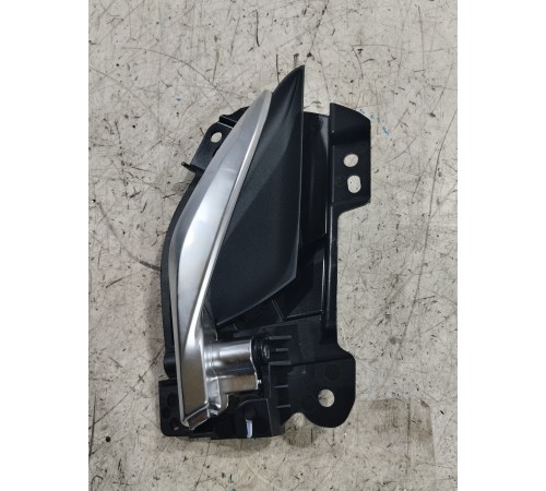 Ручка двери передняя правая внутренняя