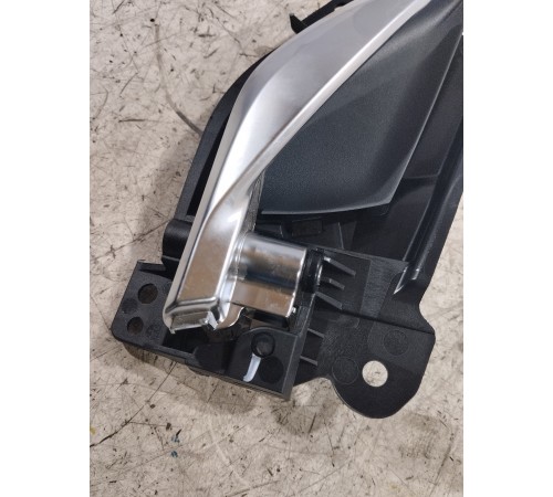 Ручка двери передняя правая внутренняя