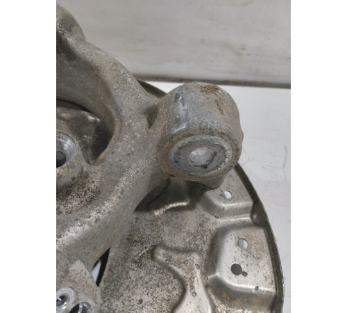 Кулак поворотный передний правый