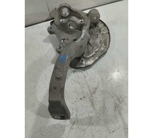 Кулак поворотный передний правый