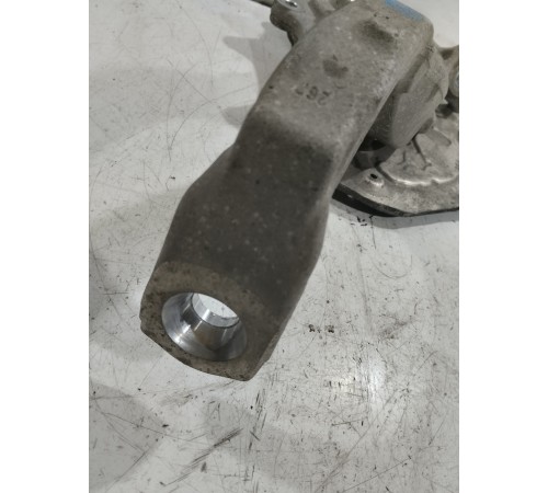 Кулак поворотный передний правый