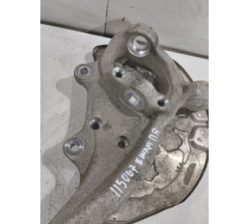 Кулак поворотный передний правый