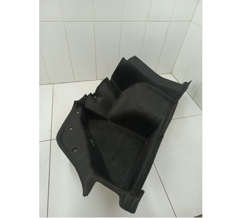 Обшивка багажника левая