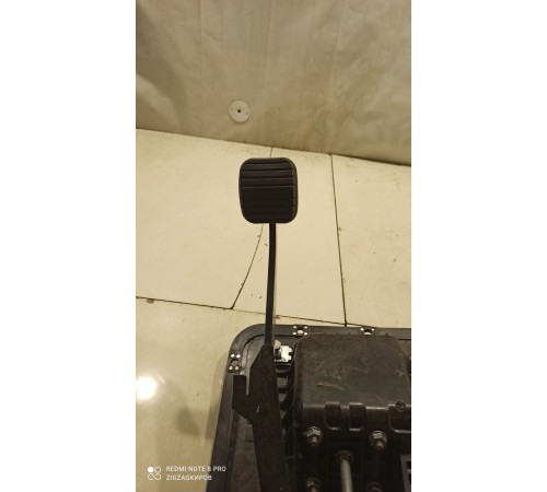 Педаль тормоза в сборе