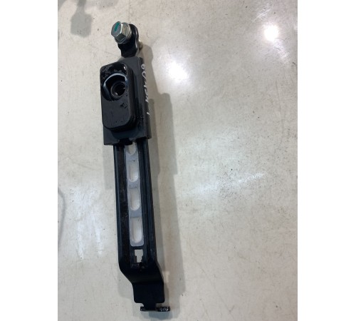 Кронштейн переднего левого ремня безопасности