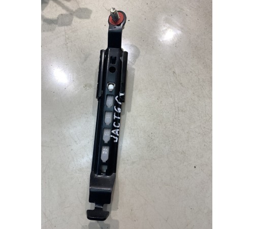 Кронштейн переднего левого ремня безопасности