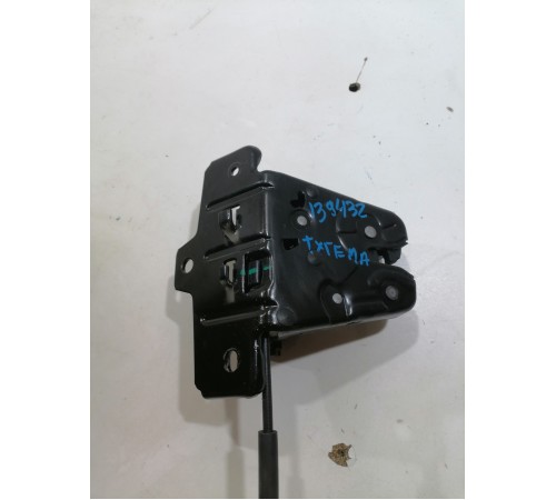 Замок крышки багажника с доводчиком