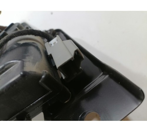 Замок крышки багажника с доводчиком