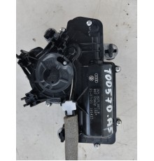 Доводчик замка крышки багажника