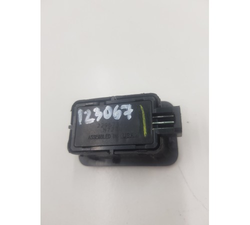 Кнопка складывания заднего сиденья