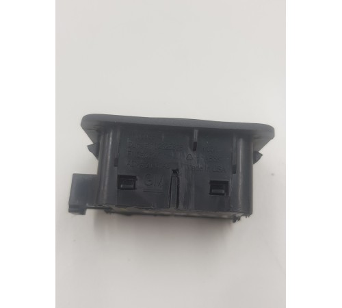 Кнопка складывания заднего сиденья