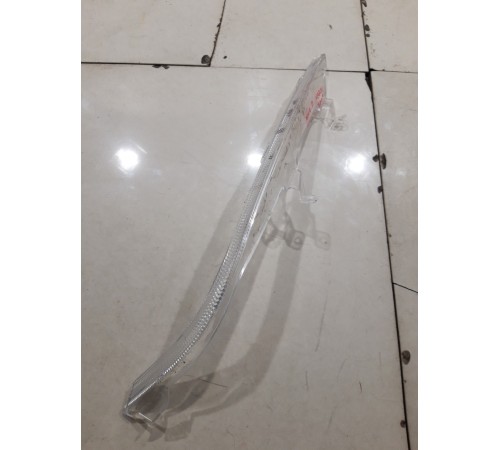 Рассеиватель света фары правый нижний