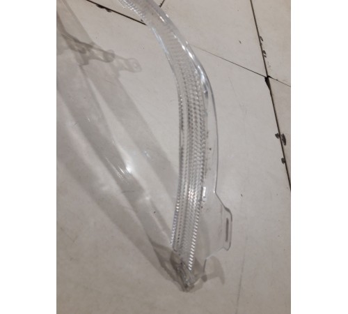 Рассеиватель света фары правый нижний