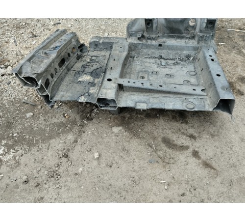 Ниша багажника (запасного колеса)