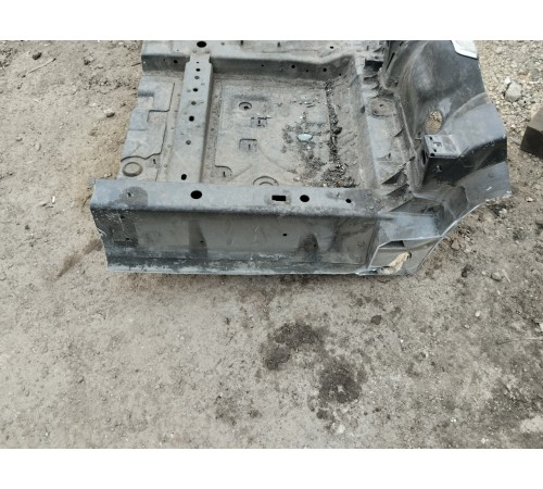 Ниша багажника (запасного колеса)