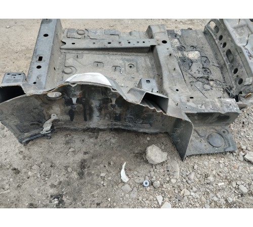 Ниша багажника (запасного колеса)