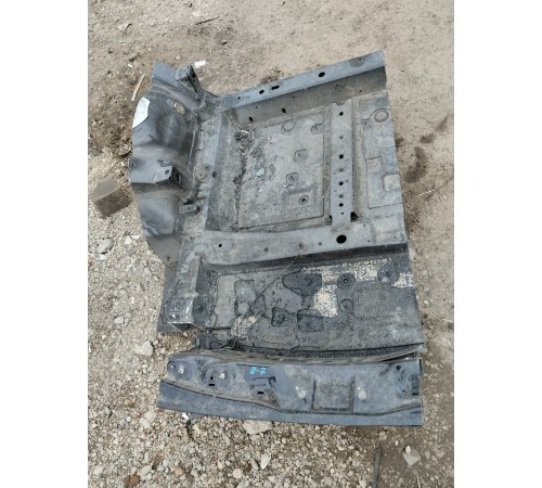 Ниша багажника (запасного колеса)