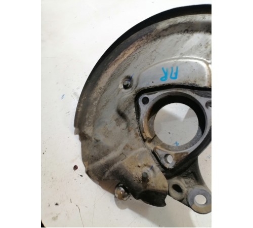 Кулак поворотный передний правый