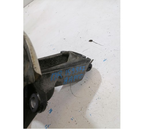 Кулак поворотный передний правый