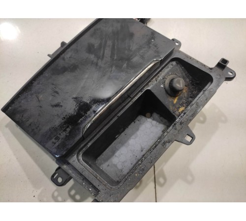 Пепельница передней консоли