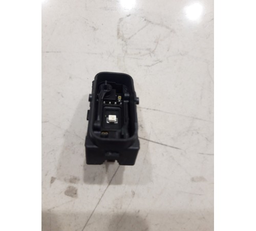 Кнопка центрального замка (передняя, левая)